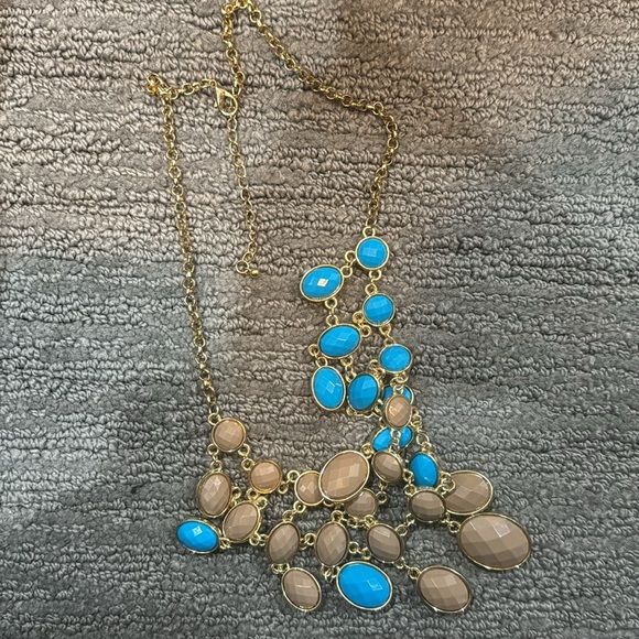 Two sided costume necklace with adjustable chain. - Picture 4 of 4